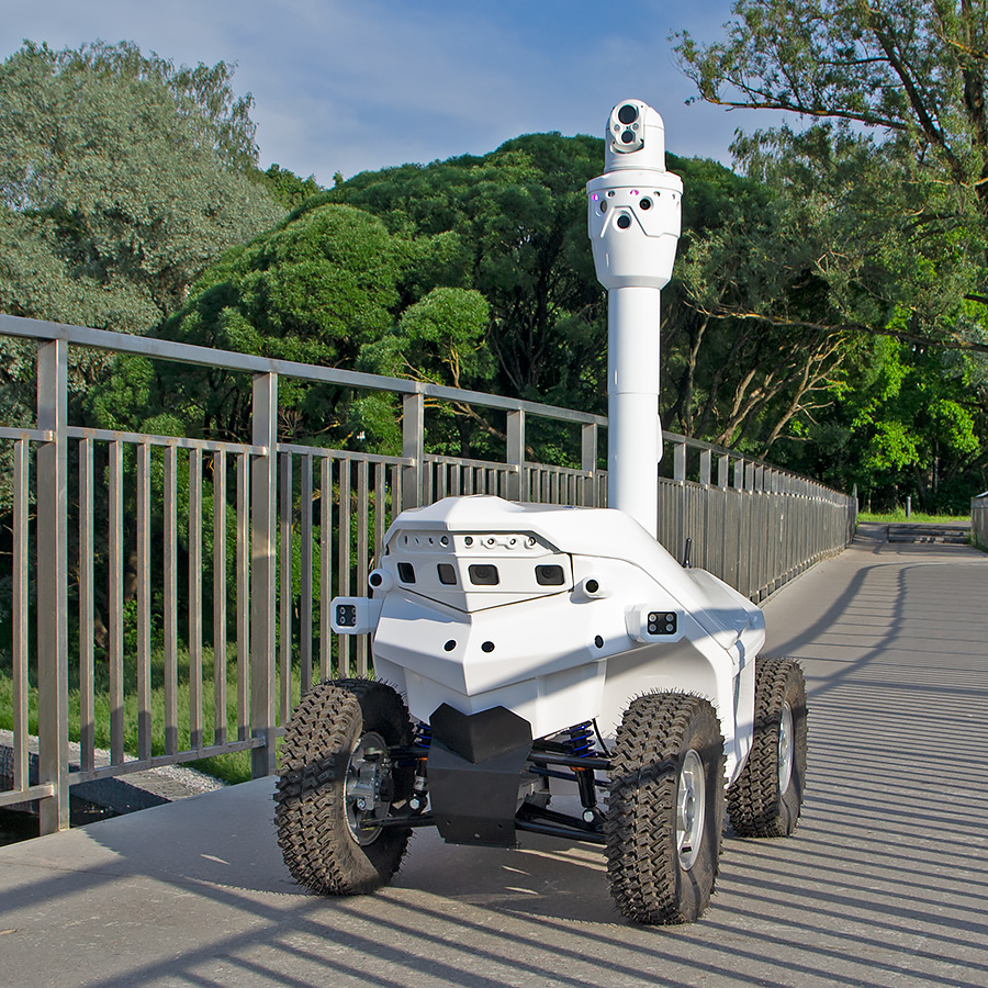 Охранный робот для видеонаблюдения в городе «Трал Патруль 5» 